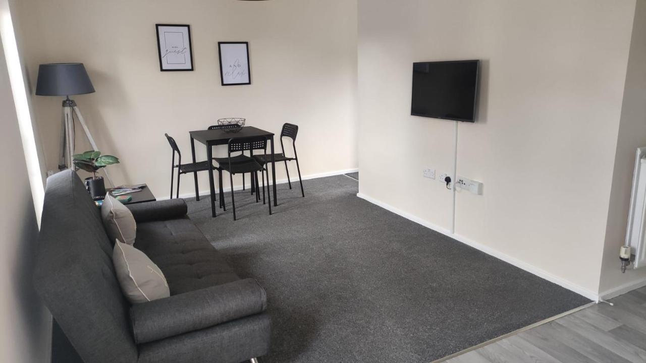 Lovely 1 Bedroom Studio Apartment - Merthyr Tydfil Exterior foto